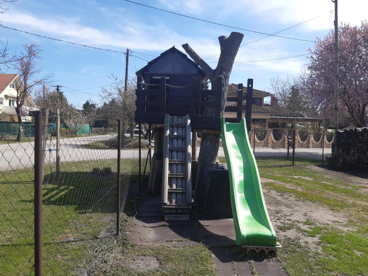 Estike Nyaralo Merevfalu Kerti Medencevel Zamárdi Exterior foto
