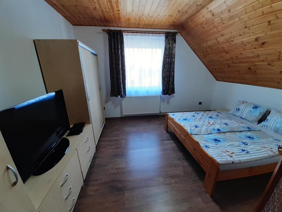 Estike Nyaralo Merevfalu Kerti Medencevel Zamárdi Exterior foto